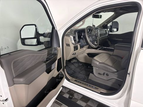 Used 2025 Ford F350 Platinum w/ Platinum Plus Package AWD/4WD image 11