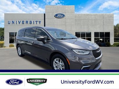 Used 2023 Chrysler Pacifica Touring-L