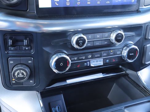 Used 2023 Ford F150 Lariat w/ Trailer Tow Package image 21