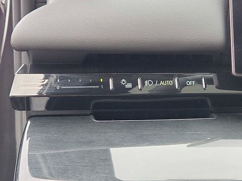 Used 2025 BMW 530i xDrive w/ Premium Package image 22