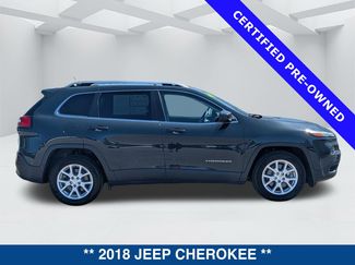 Used 2018 Jeep Cherokee Latitude Plus video 3