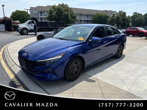 Used 2022 Hyundai Elantra SEL w/ Convenience Package FWD image 3