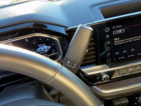 Used 2025 GMC Sierra 1500 SLT image 15