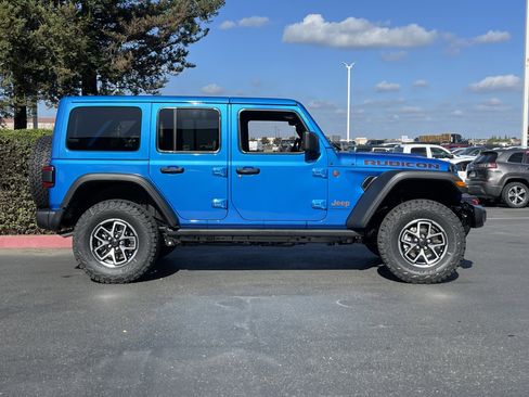 New 2026 Jeep Wrangler Unlimited Rubicon w/ Technology Group image 7