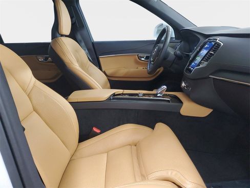 Used 2025 Volvo XC90 T8 Ultra w/ Protection Package Premier image 30