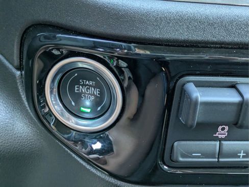 Used 2025 GMC Sierra 1500 Elevation w/ LPO, Elevation Black Package AWD/4WD image 28