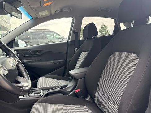 Used 2021 Hyundai Kona SEL FWD image 2
