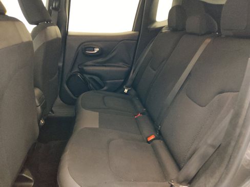 Used 2018 Jeep Renegade Altitude FWD image 18