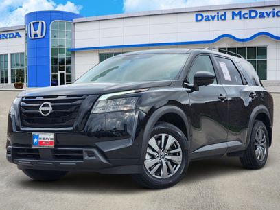 Used 2025 Nissan Pathfinder SV w/ Black Appearance Package