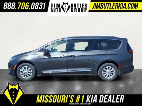 Used 2018 Chrysler Pacifica Touring-L w/ Advanced Safetytec Group FWD image 4