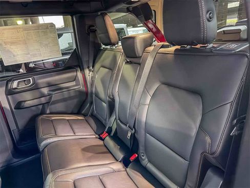 New 2025 Ford Bronco Badlands w/ Sasquatch Package image 17