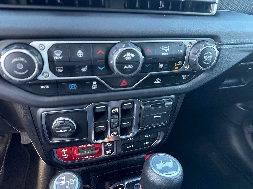 Certified 2025 Jeep Wrangler Unlimited Rubicon 4xe w/ Convenience Group AWD/4WD image 24