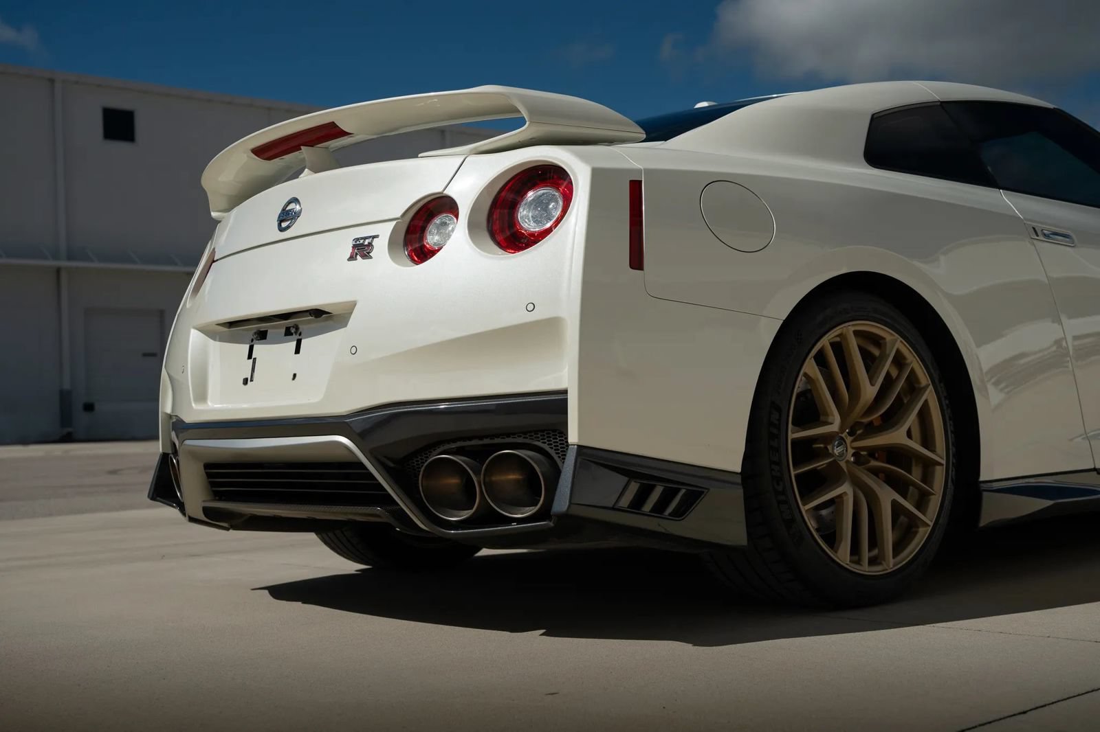 Used 2017 Nissan GT-R Premium w/ Premium Interior Package AWD/4WD image 63
