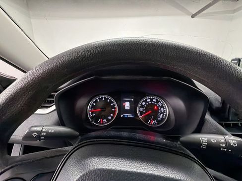 Used 2021 Toyota RAV4 LE FWD image 11