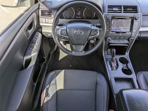 Used 2016 Toyota Camry SE w/ Moonroof Package FWD image 17