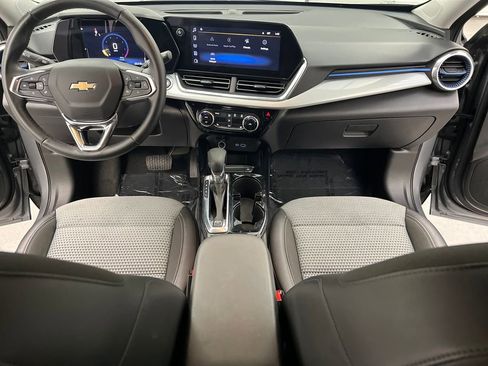 Used 2025 Chevrolet Trax LT w/ LT Convenience Package FWD image 34
