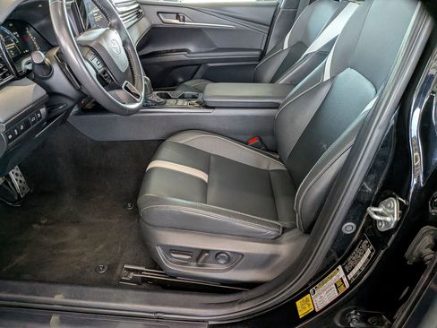 Used 2025 Toyota Camry SE FWD image 11