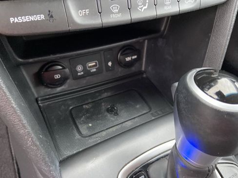 Used 2020 Hyundai Kona Limited image 39