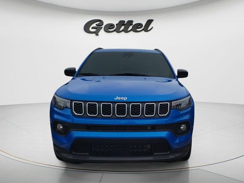 Used 2025 Jeep Compass Latitude w/ Sun & Sound Group AWD/4WD image 4