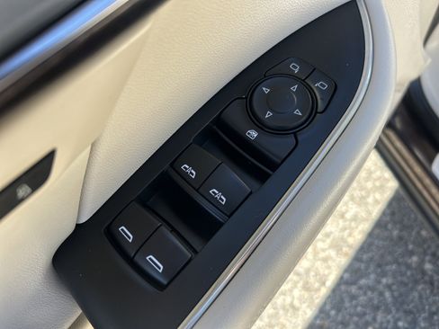 Used 2022 Buick Envision Avenir w/ Technology Package II AWD/4WD image 20