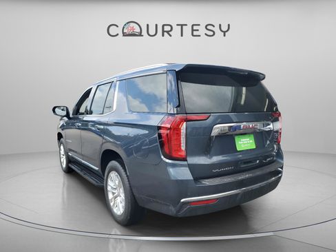 Used 2021 GMC Yukon SLT w/ SLT Premium Package image 3