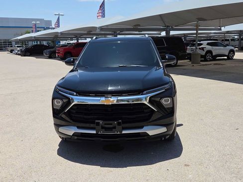 Used 2025 Chevrolet TrailBlazer LT FWD image 3