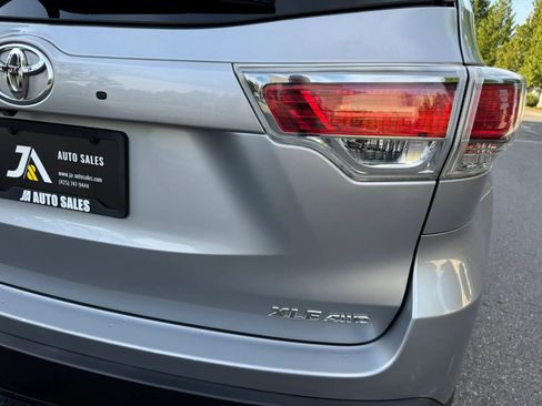 Used 2016 Toyota Highlander XLE AWD/4WD image 16