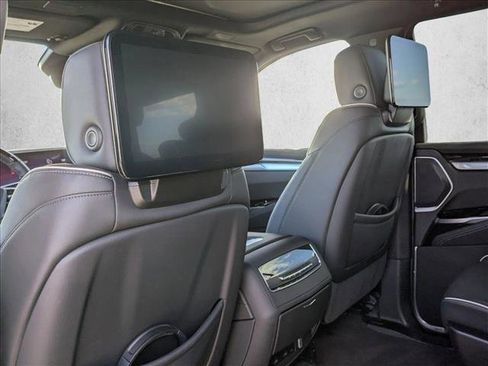 Used 2025 Cadillac Escalade Premium Luxury image 18