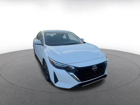 Used 2025 Nissan Sentra SV image 3