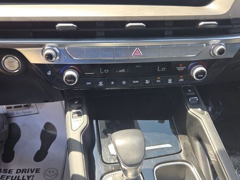 Used 2024 Kia Telluride AWD image 19