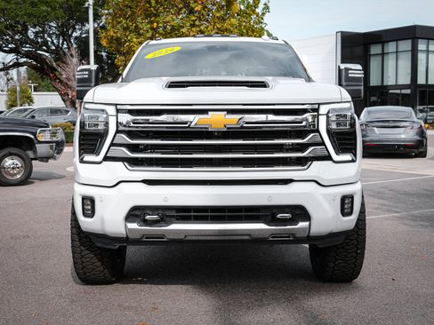 Used 2024 Chevrolet Silverado 2500 High Country w/ High Country Premium Package image 3