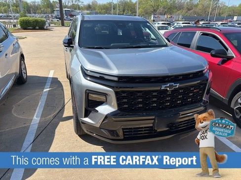 Used 2025 Chevrolet Traverse RS image 2