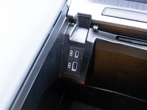 Used 2024 Toyota Sienna XSE image 25