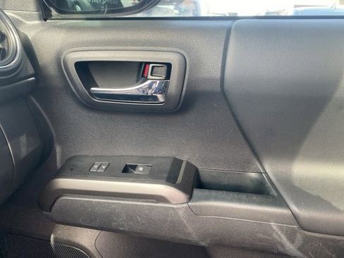 Used 2020 Toyota Tacoma TRD Sport image 25