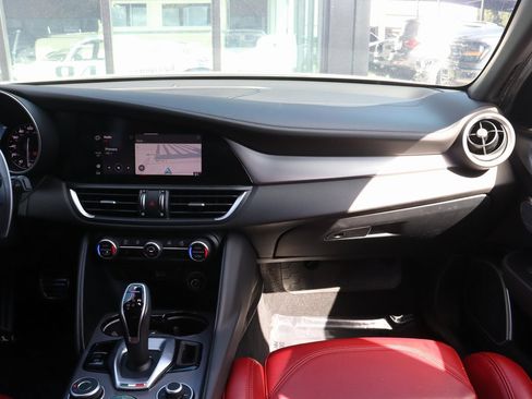 Used 2022 Alfa Romeo Giulia Veloce image 23