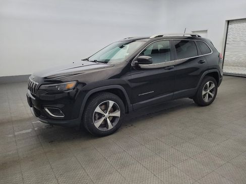 Used 2019 Jeep Cherokee Limited image 2