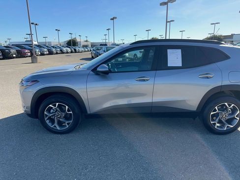 Used 2025 Chevrolet Trax LT image 9