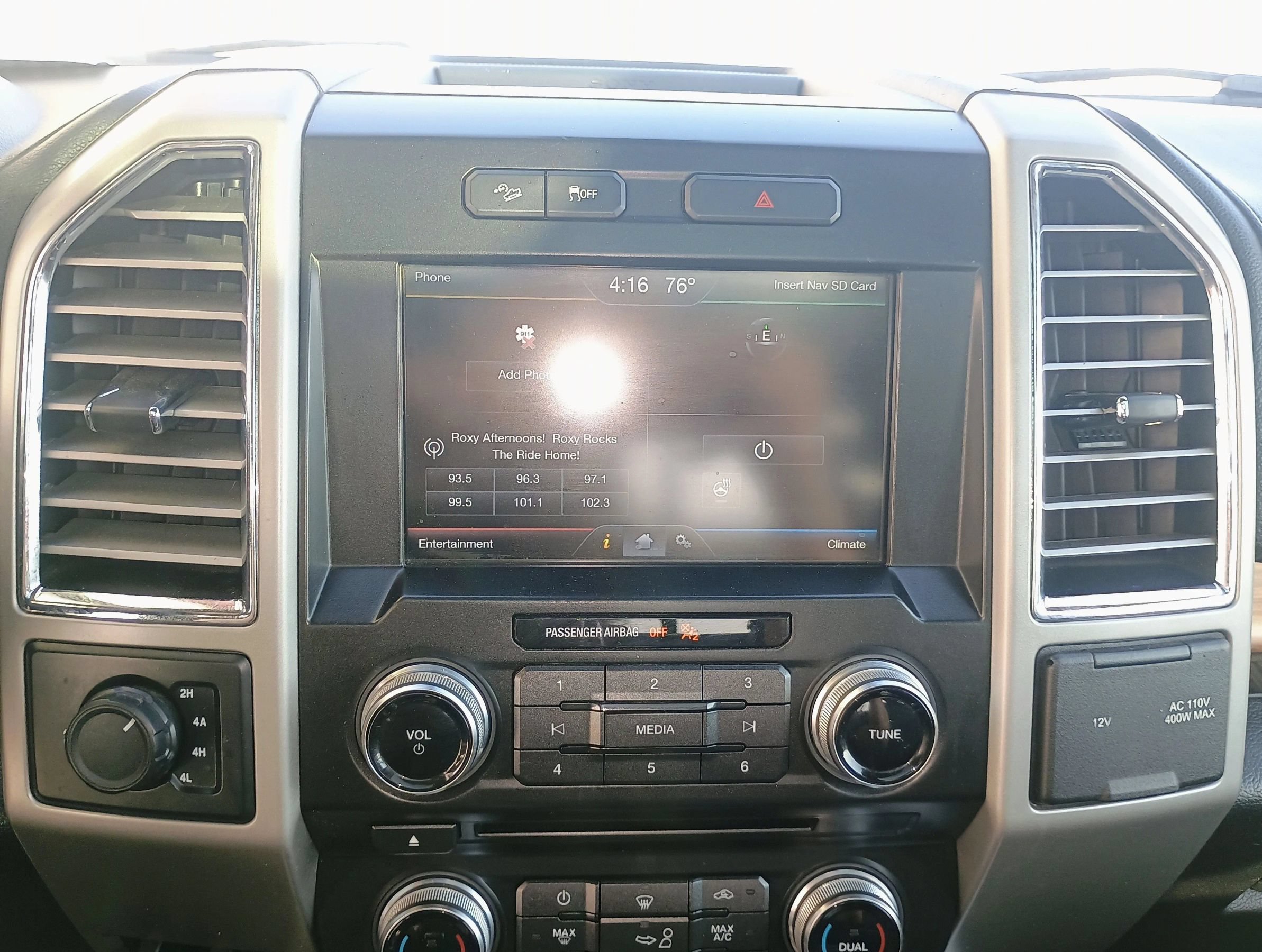 Used 2015 Ford F150 Lariat w/ Equipment Group 502A Luxury AWD/4WD image 17