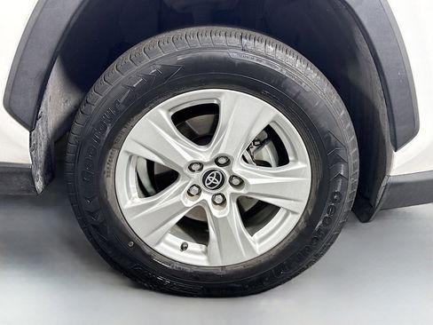 Used 2020 Toyota RAV4 XLE w/ Carpet Mat Package FWD image 32