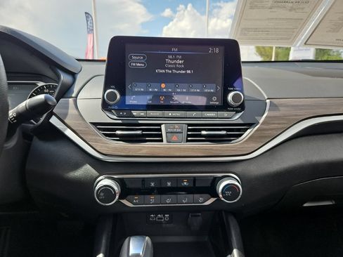 Used 2024 Nissan Altima 2.5 SV FWD image 29