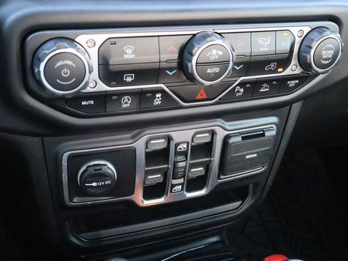Used 2020 Jeep Gladiator Overland AWD/4WD image 18