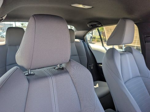 Used 2026 Toyota Corolla SE FWD image 3