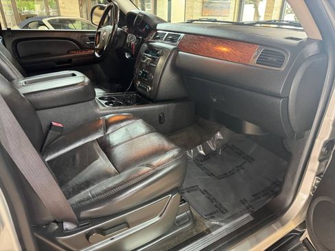 Used 2007 GMC Yukon SLT w/ SLT Preferred Equipment Group RWD image 9