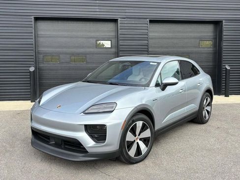 Used 2025 Porsche Macan 4 Electric image 6