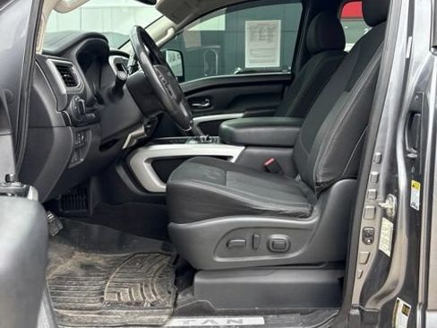 Used 2018 Nissan Titan SV w/ SV Convenience Package AWD/4WD image 5