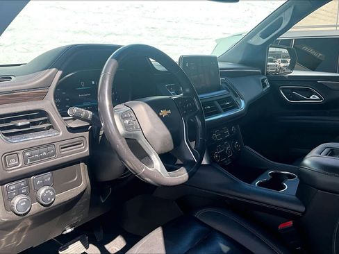 Used 2022 Chevrolet Suburban LT image 17