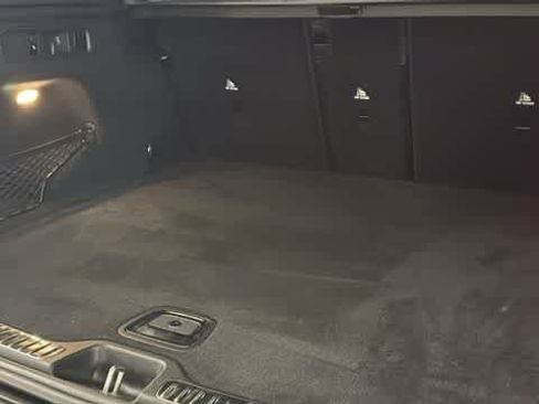 Used 2025 Mercedes-Benz GLC 300 4MATIC image 33