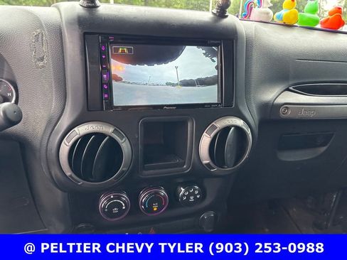 Used 2017 Jeep Wrangler Unlimited Sport w/ Connectivity Group AWD/4WD image 12