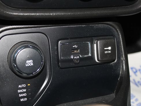 Used 2016 Jeep Renegade 75th Anniversary AWD/4WD image 32