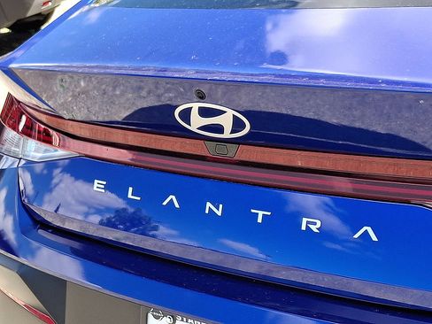 Used 2025 Hyundai Elantra SEL w/ Cargo Package FWD image 24